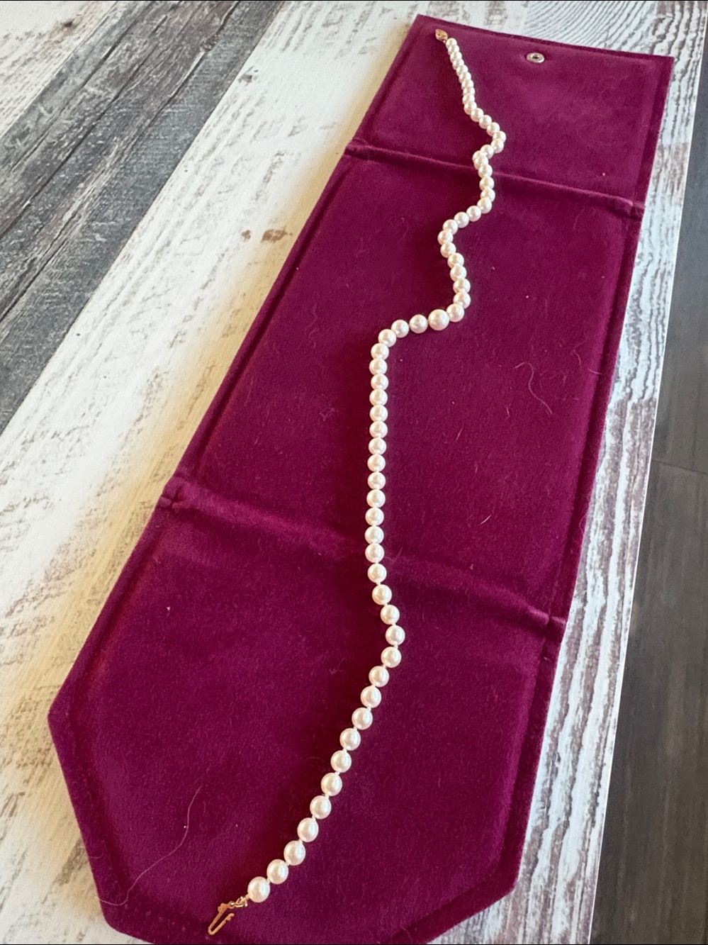 Ladies 20 inch strand of saltwater Pearls - Picture 8 of 8